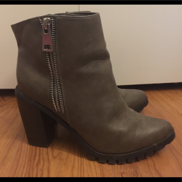 MOSSIMO JAN ZIPPER BLOCK HEELED BOOTIES Size 8 - Picture 6 of 6